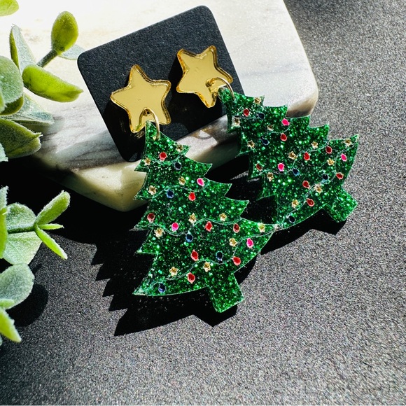 Christmas Tree Earrings Glitter Green acrylic lightweight Holiday Earrings - Picture 6 of 7